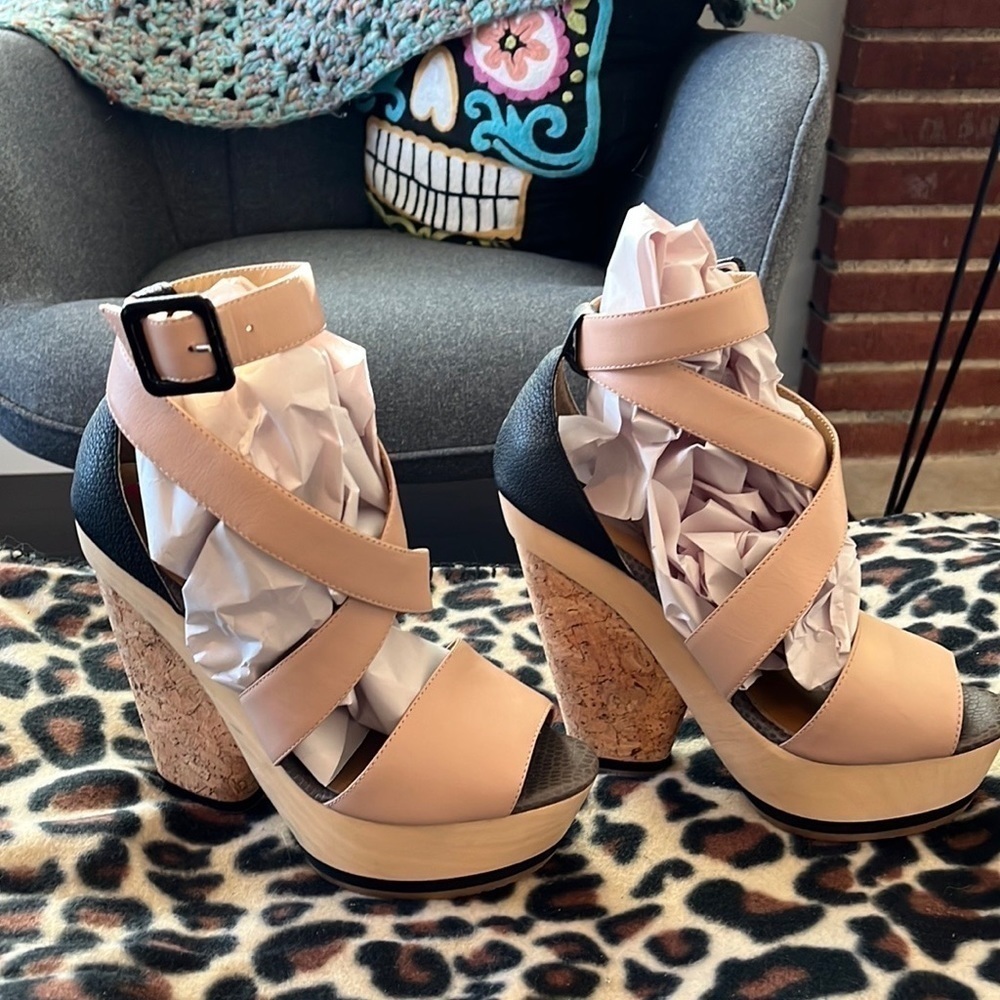 Blonde Ambition Black and Tan Y2K Heels Boho Sandals.  Beautiful construction.